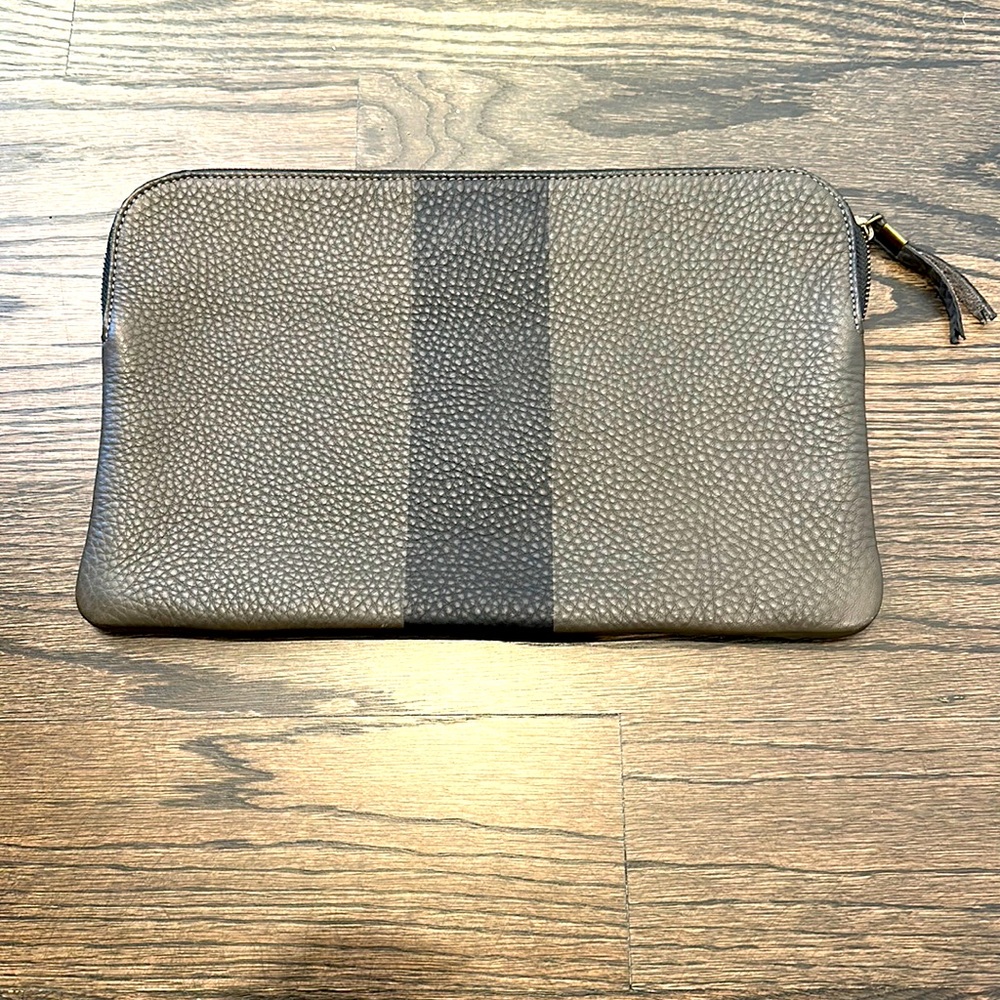 Madewell Pebbled Leather Zip Pouch in Taupe with Dark Center Stripe
